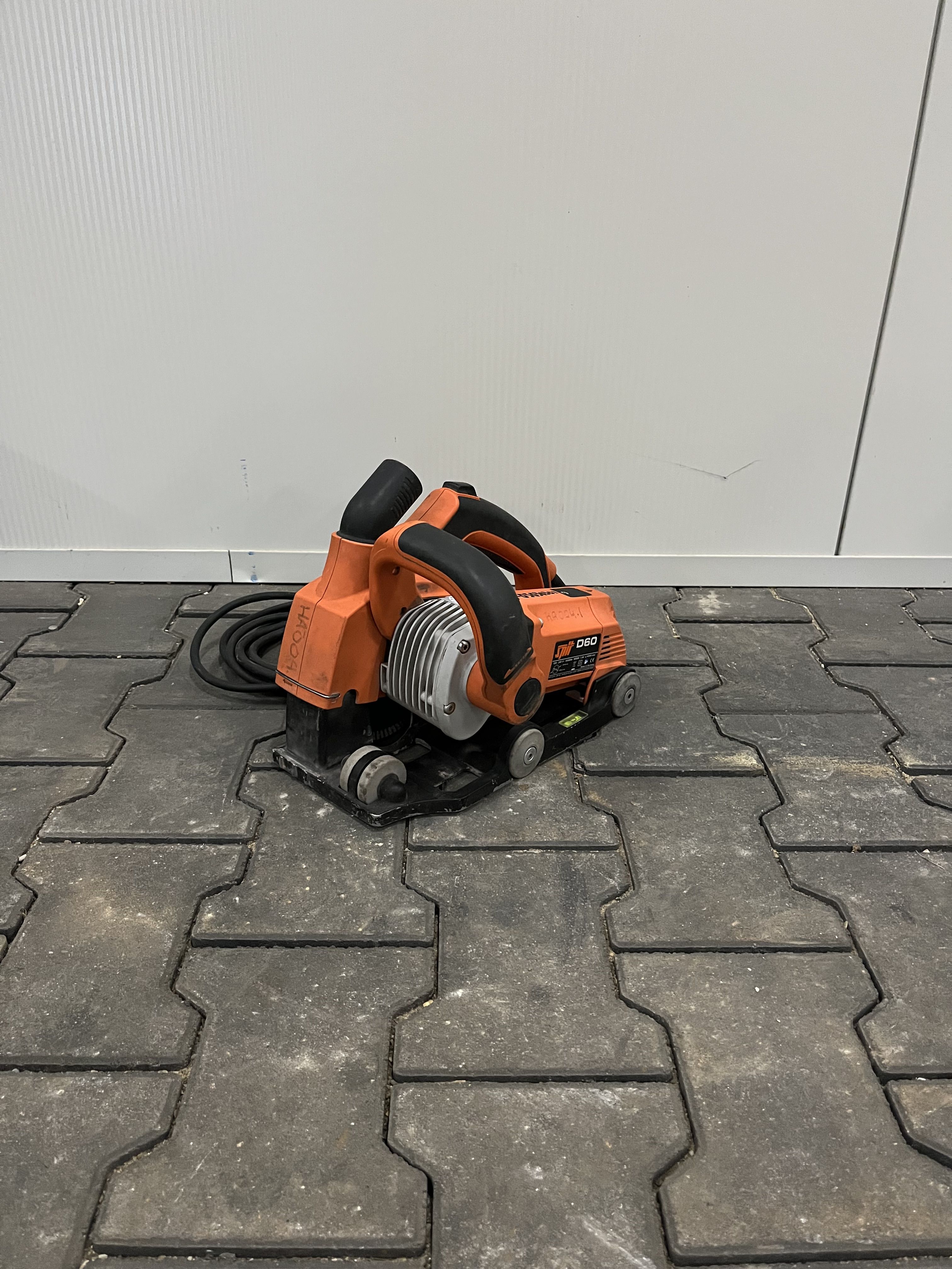 HV-050303-Sleuvenzaagmachine