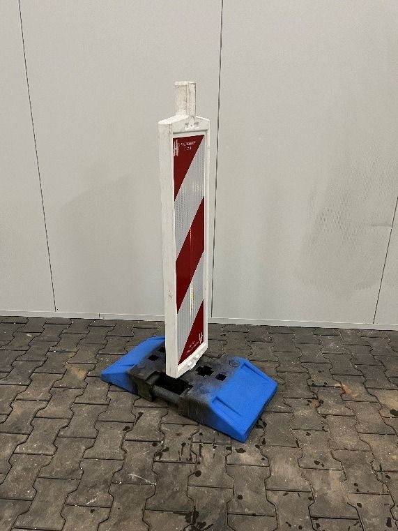 HV-010104 - Geleidebaak met voet