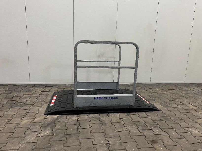 HV-010501 - loopbrug met reling